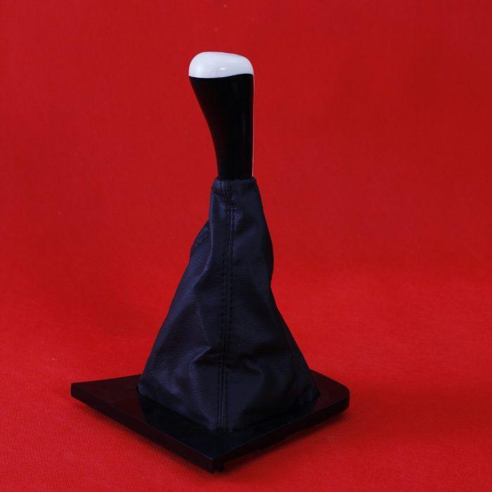 دسته دنده پرشیا، یکی از اصلی‌ترین قطعات مرتبط با تزئینات داخلی خودرو